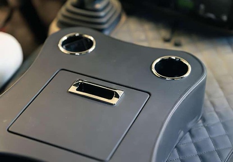 豐田考斯特黑武士12座細(xì)節(jié) (5)